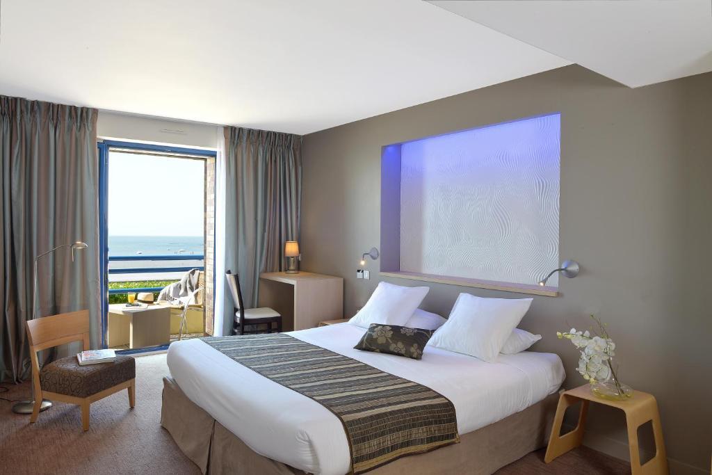 Hotel De La Plage Дамґан Номер фото